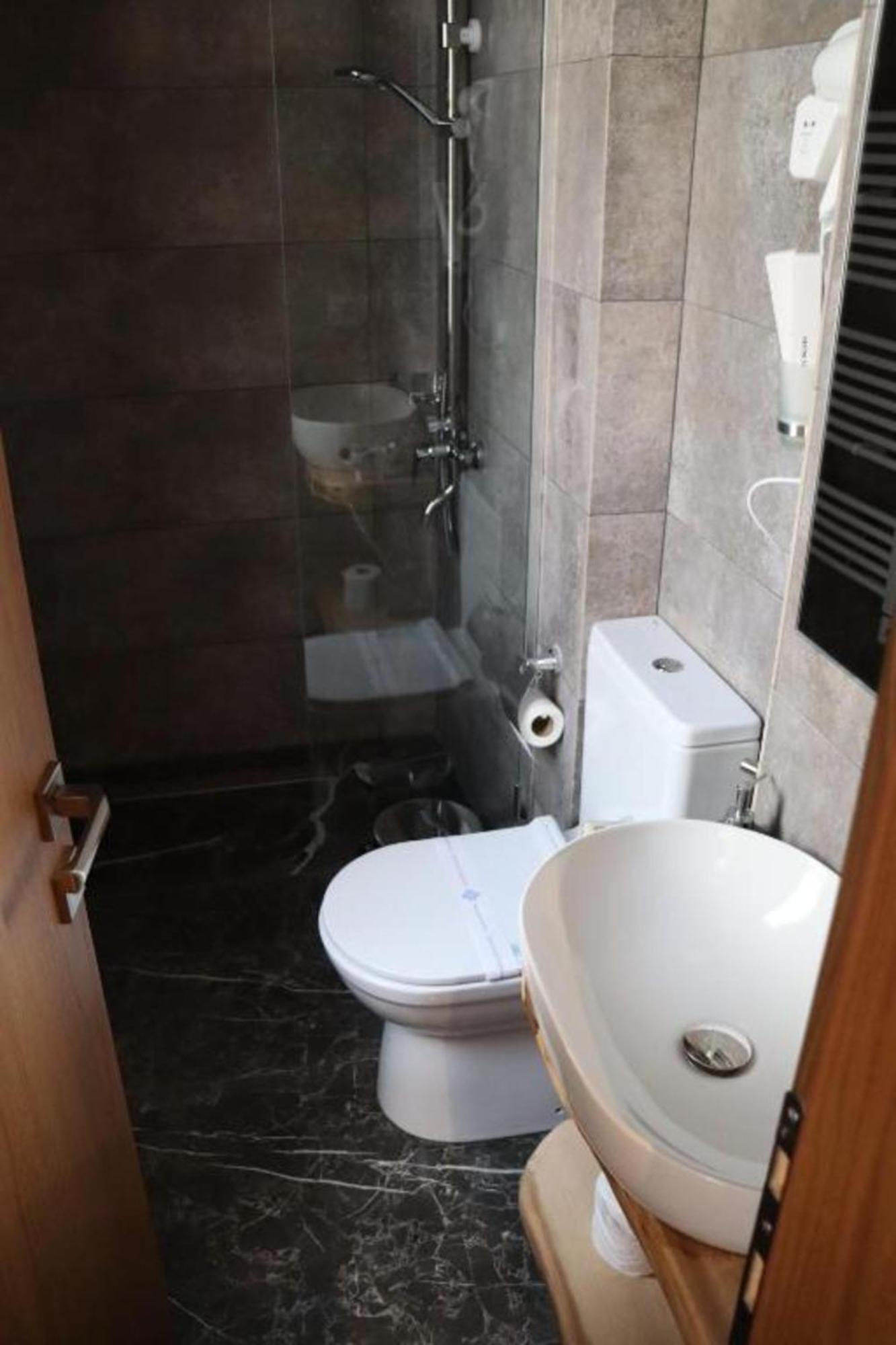 Velar Hotel Boutique Korce Exterior foto